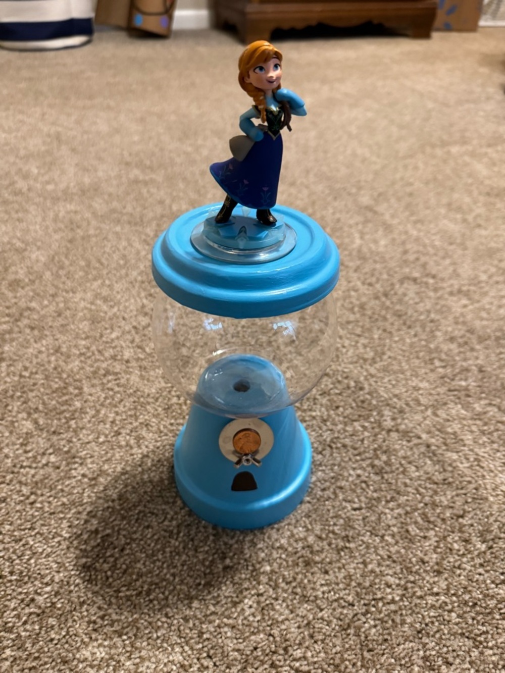 Gumball Dispenser Princess Anna - Picture 3 of 3